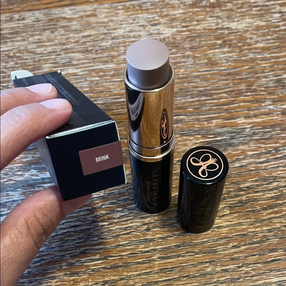 Anastasia Beverly Hills define sculpt